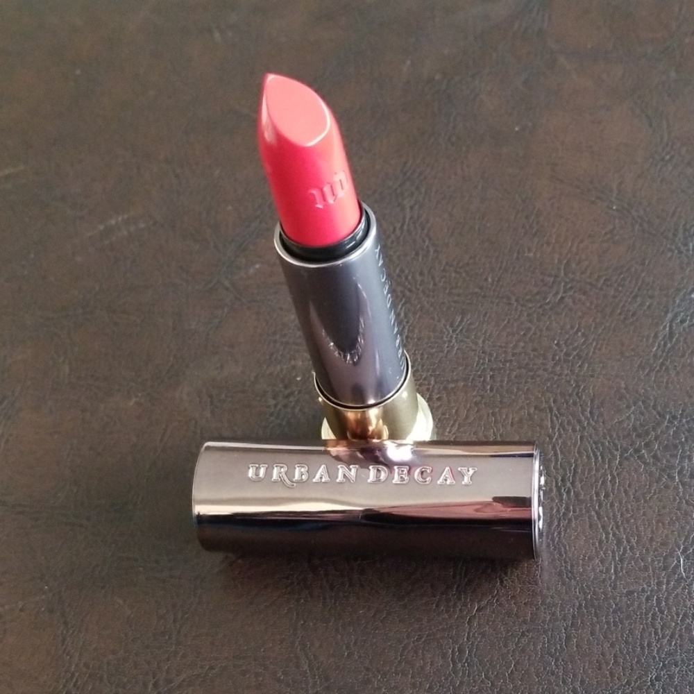 Urban Decay - 714 Mega Matte Lipstick